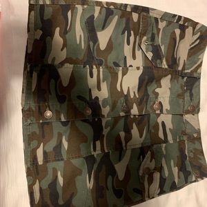 Forever 21 camo skirt